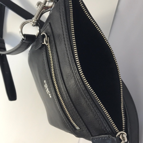 COPY - Coach Zip Messenger - Picture 5 of 8